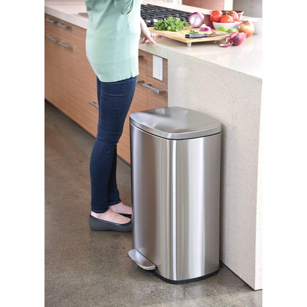 What Size Trash Can for Kitchen? 