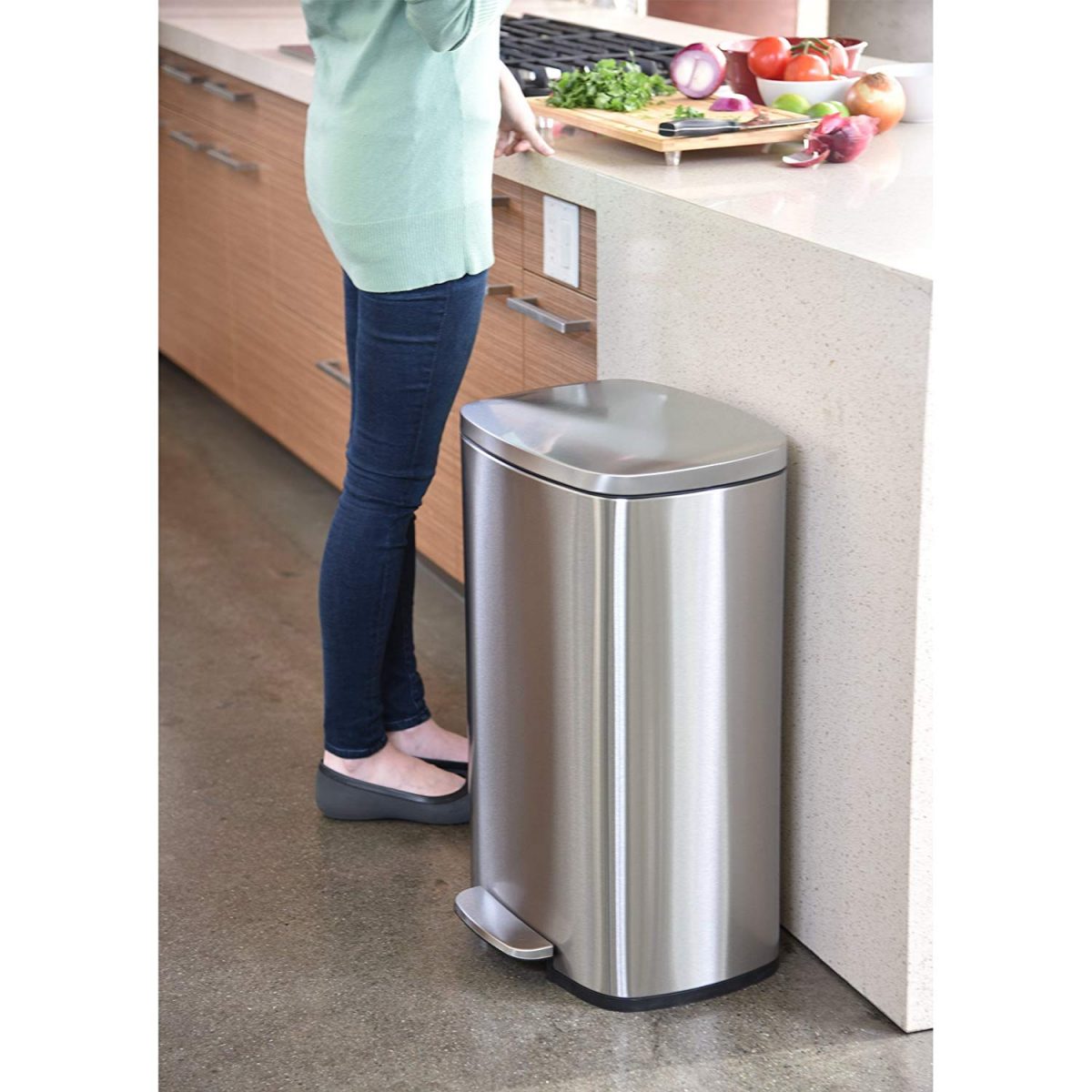 Which Trash Can Size Is Right For Your Home And Kitchen? Storables