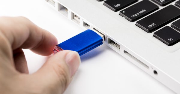 How To Use Flash Drive In Your Computer | Storables