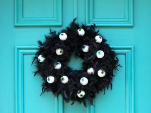 How To Make An Imposing Halloween Wreath?