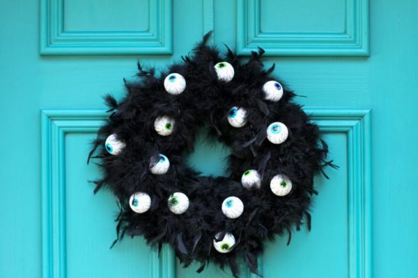 How To Make An Imposing Halloween Wreath?