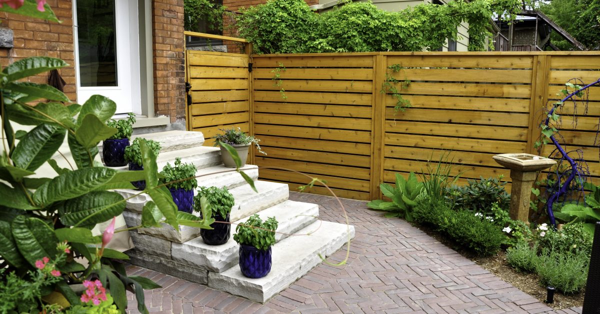 50 Functional Privacy Fence Ideas That Look Great in Your Yard