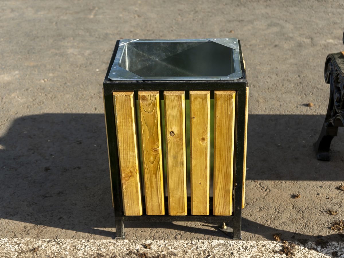 15 Best Looking Ways To Hide Trash Cans, DIY Alternative Energy