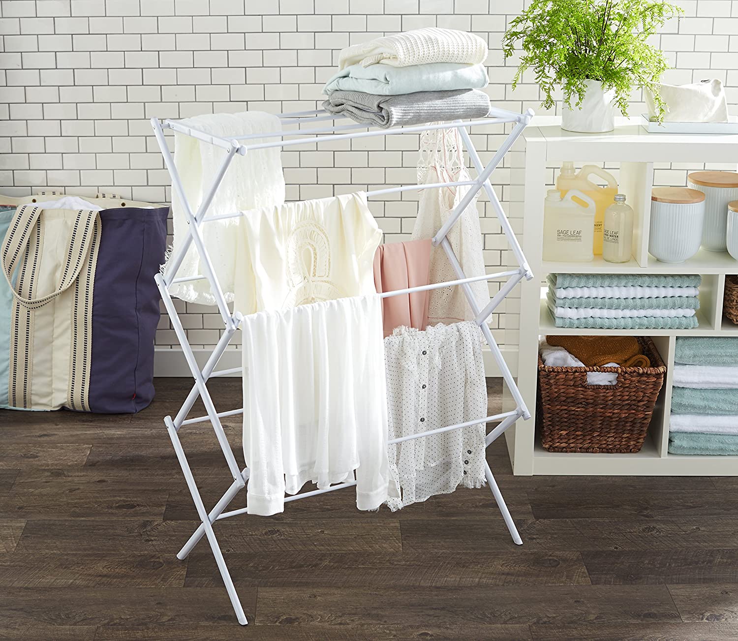 Compact, white drying rack