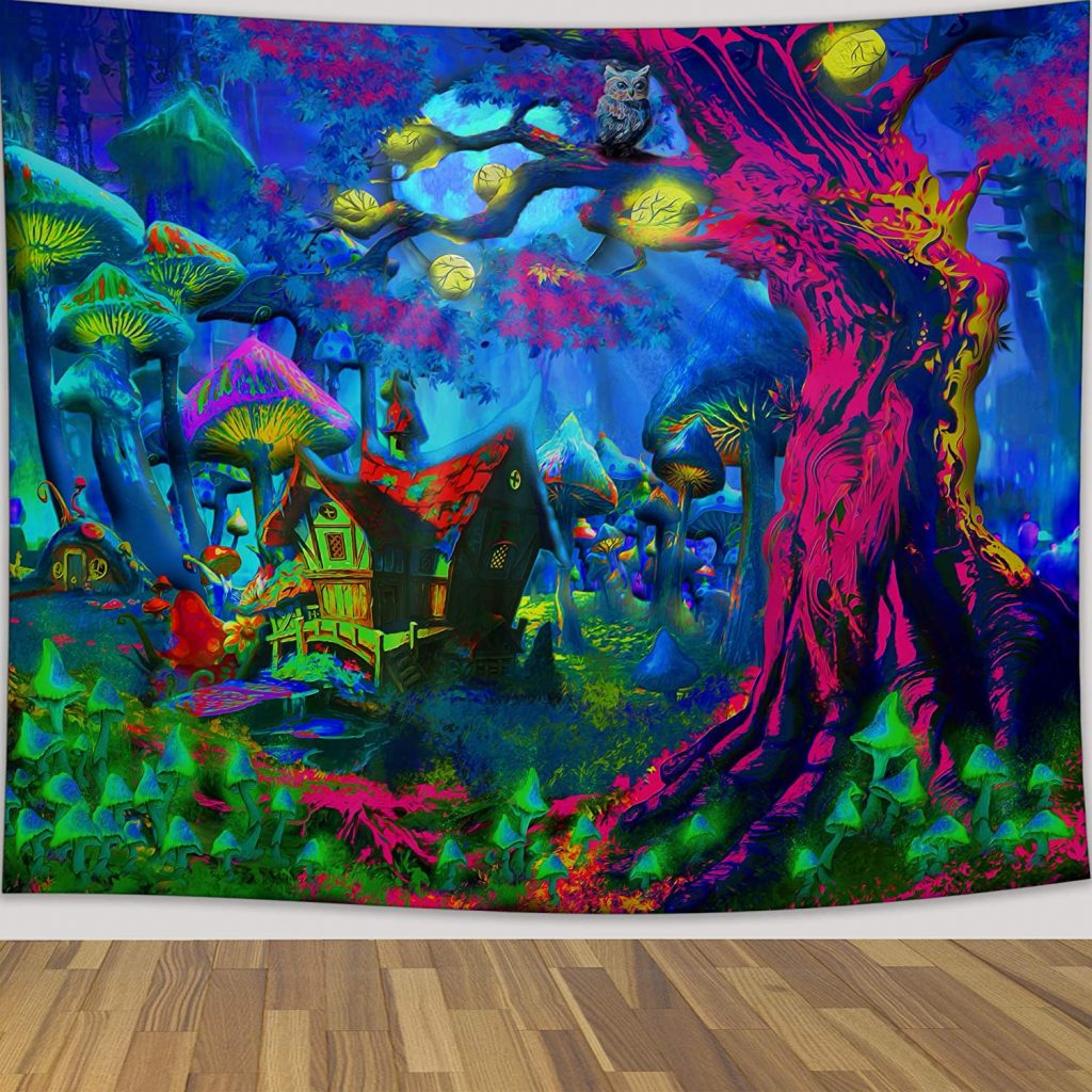 UV Trippy Mushroom Tapestr