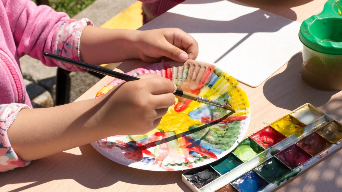 https://storables.com/wp-content/uploads/2021/09/14-Paper-Plate-Crafts-To-Keep-Your-Kids-Entertained-Indoors-scaled-1200x675.jpeg