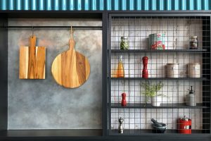 Installation kitchen pantry