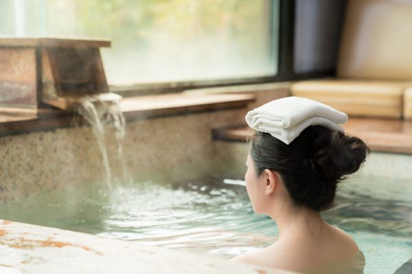 10 Affordable Japanese Soaking Tubs for Your Bathroom