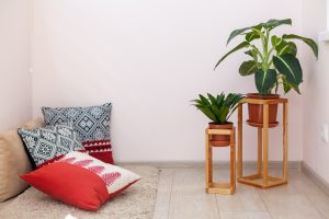 10 Decorative Plant Stands For Your Indoor Garden