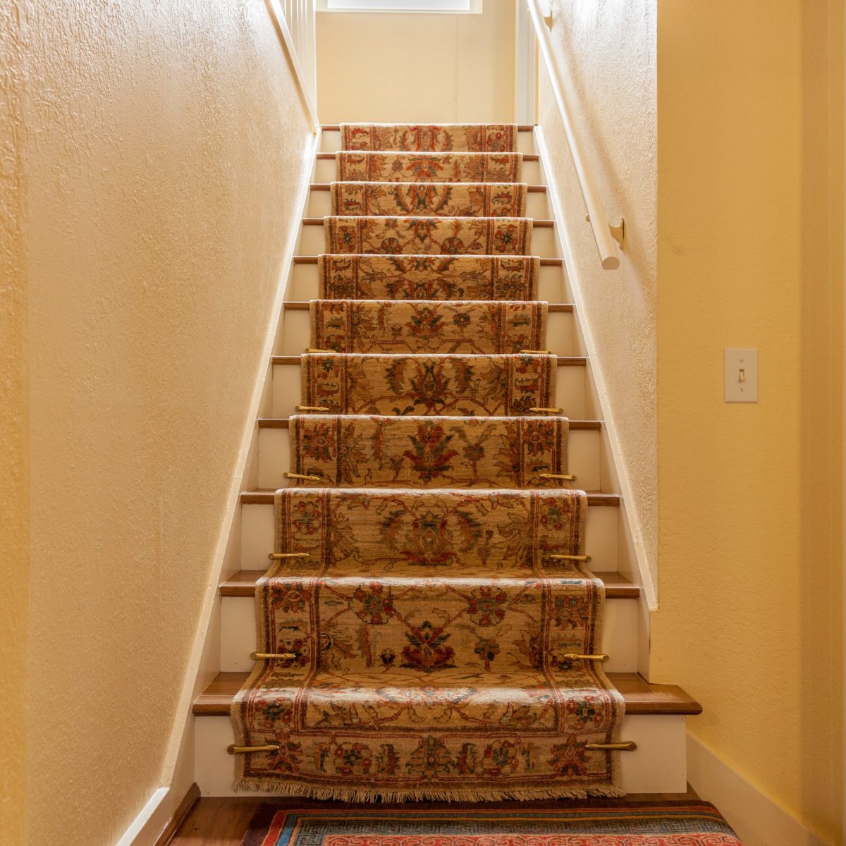 https://storables.com/wp-content/uploads/2022/09/Best-Carpet-Runner-for-Stairs-at-Home-scaled-1200x1200.jpeg