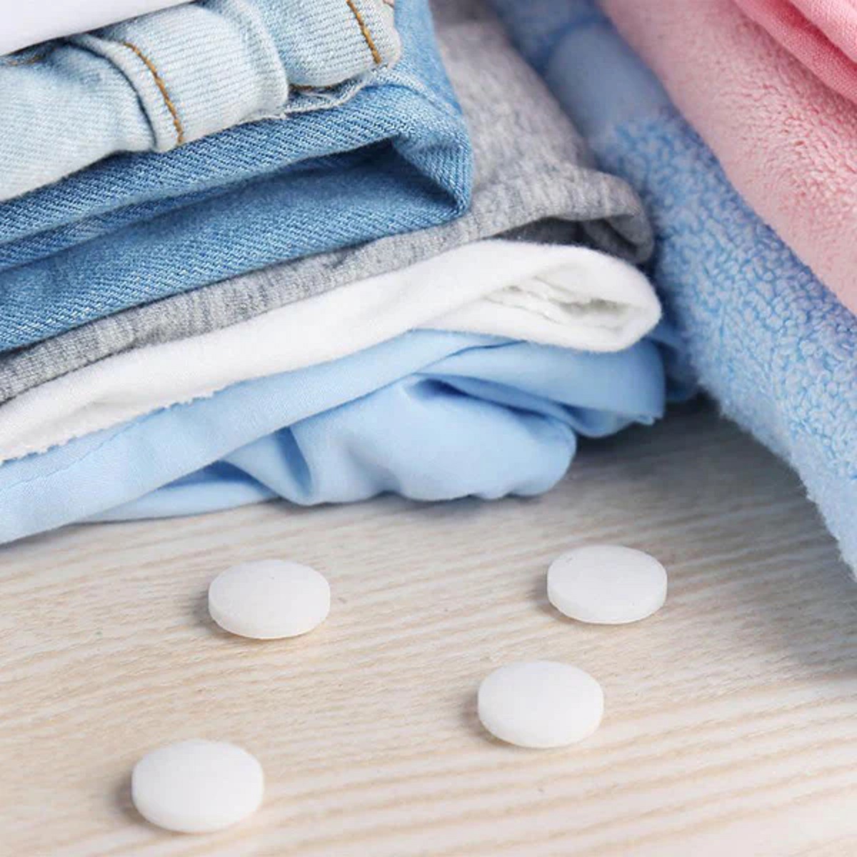 https://storables.com/wp-content/uploads/2023/06/how-to-use-mothballs-in-a-closet-1687960540.jpg