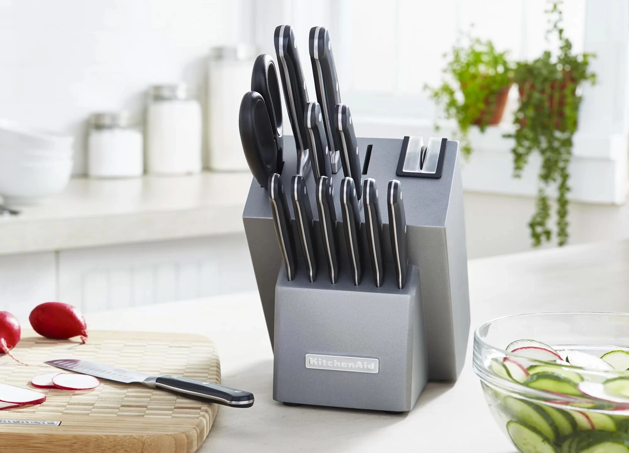 Emojoy 16 Pcs Knife Sets for Kitchen Home with Wooden Block and Sharpener,  Knife Set Safe and Rust Proof,Stainless Steel Sharp Knives