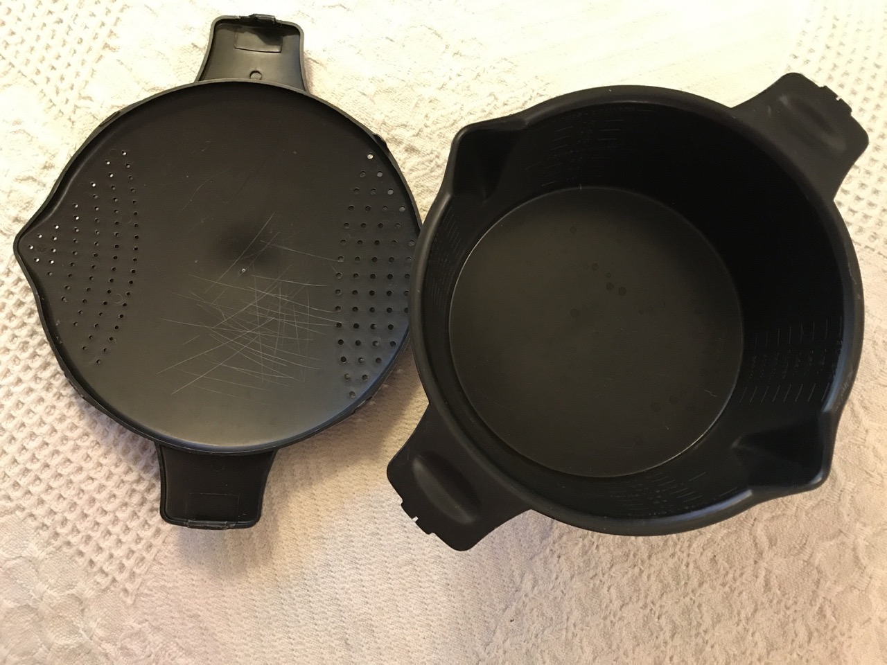 Pampered Chef - The Large Micro-Cooker® is perfect for melting butter or  chocolate, heating soup, steaming veggies or even poaching chicken:   How do you use it at home?