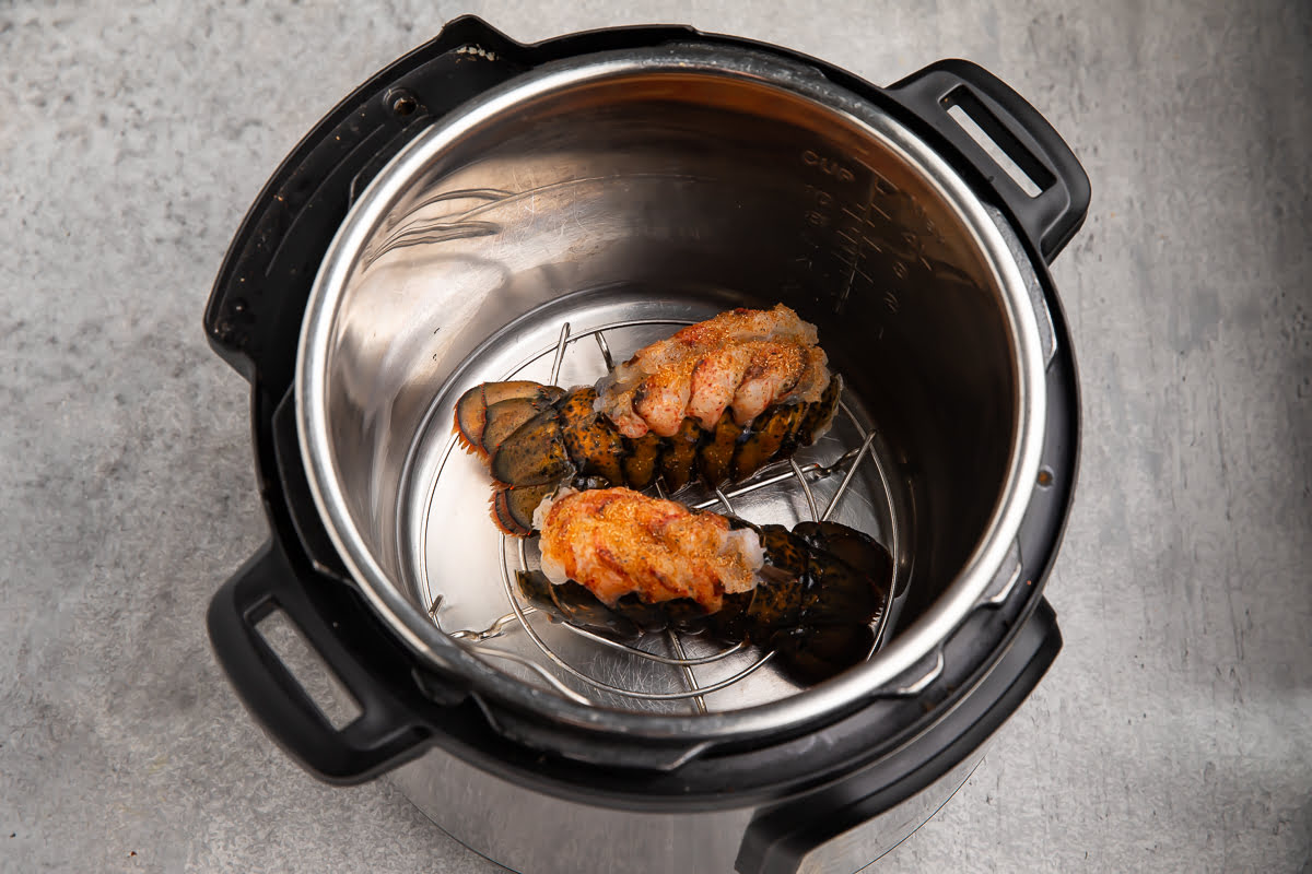 Rubber Bands Keep Your Crock Pot in Tact