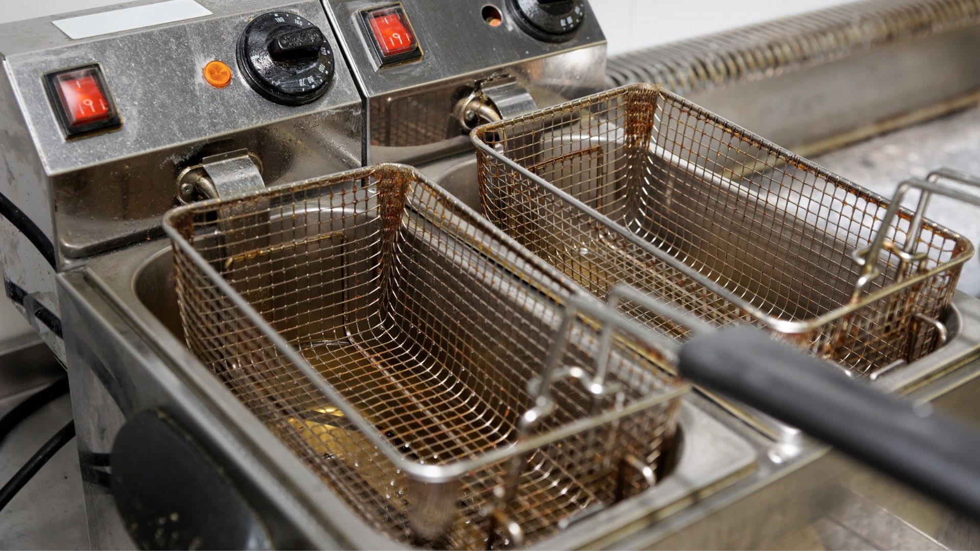 How Long Can You Keep Oil In A Deep Fryer