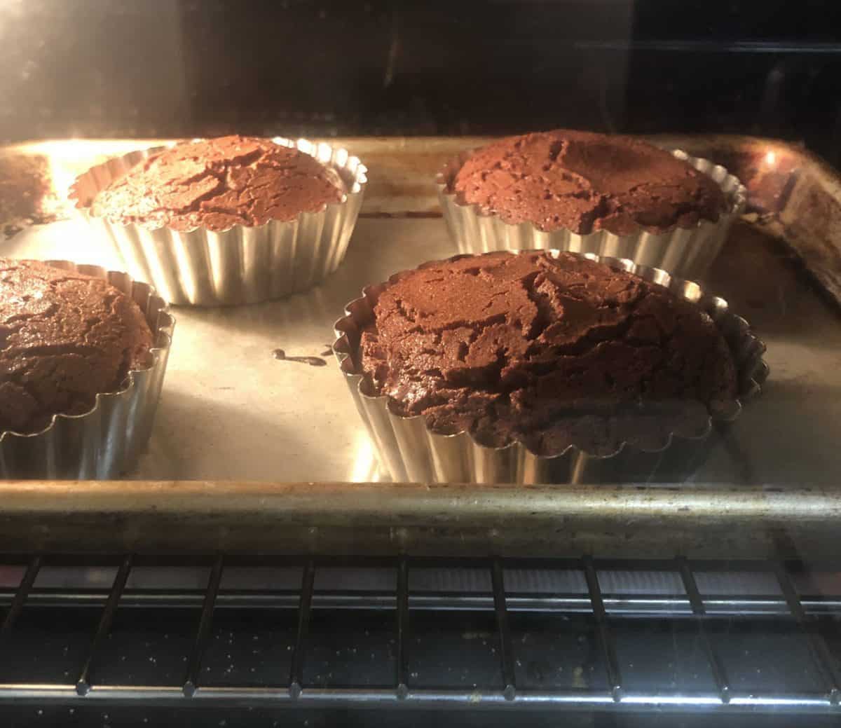 https://storables.com/wp-content/uploads/2023/07/how-long-to-bake-cake-in-toaster-oven-1690693274.jpeg