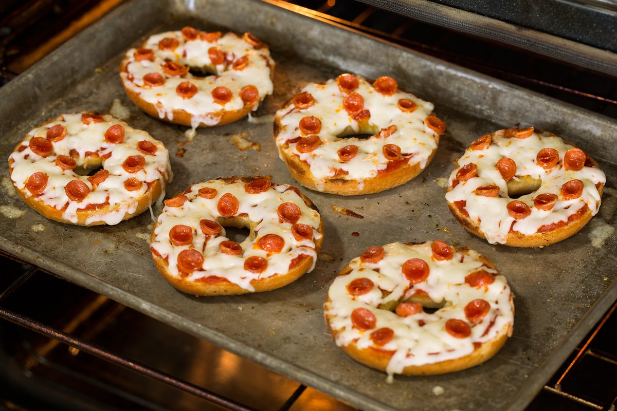 How Long To Cook Pizza Bagels In Toaster Oven