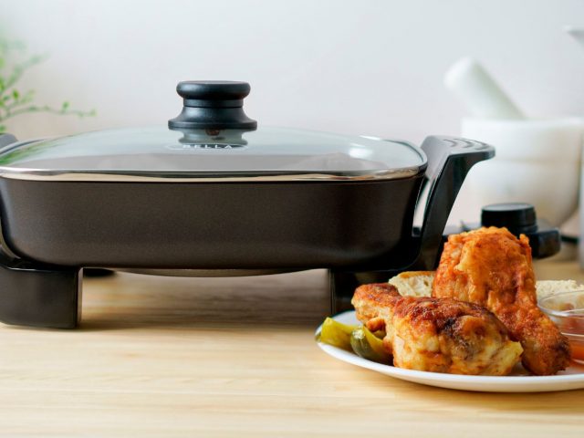 https://storables.com/wp-content/uploads/2023/07/how-many-amps-does-an-electric-skillet-use-1690184431-640x480.jpg