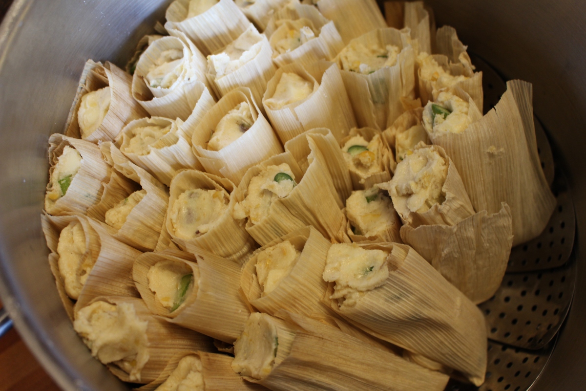 https://storables.com/wp-content/uploads/2023/07/how-many-tamales-fit-in-a-40-quart-steamer-1690071836.jpg