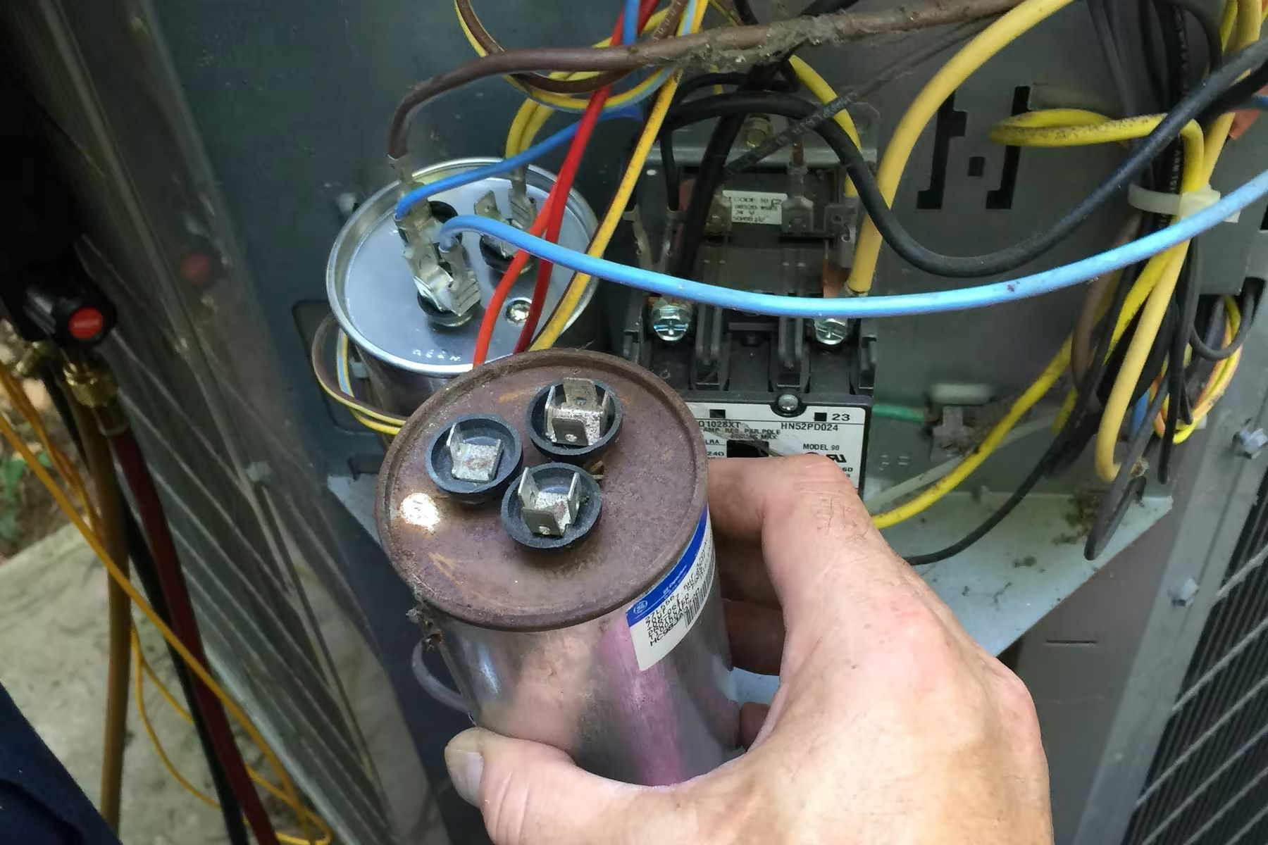How To Check An AC CapACitor