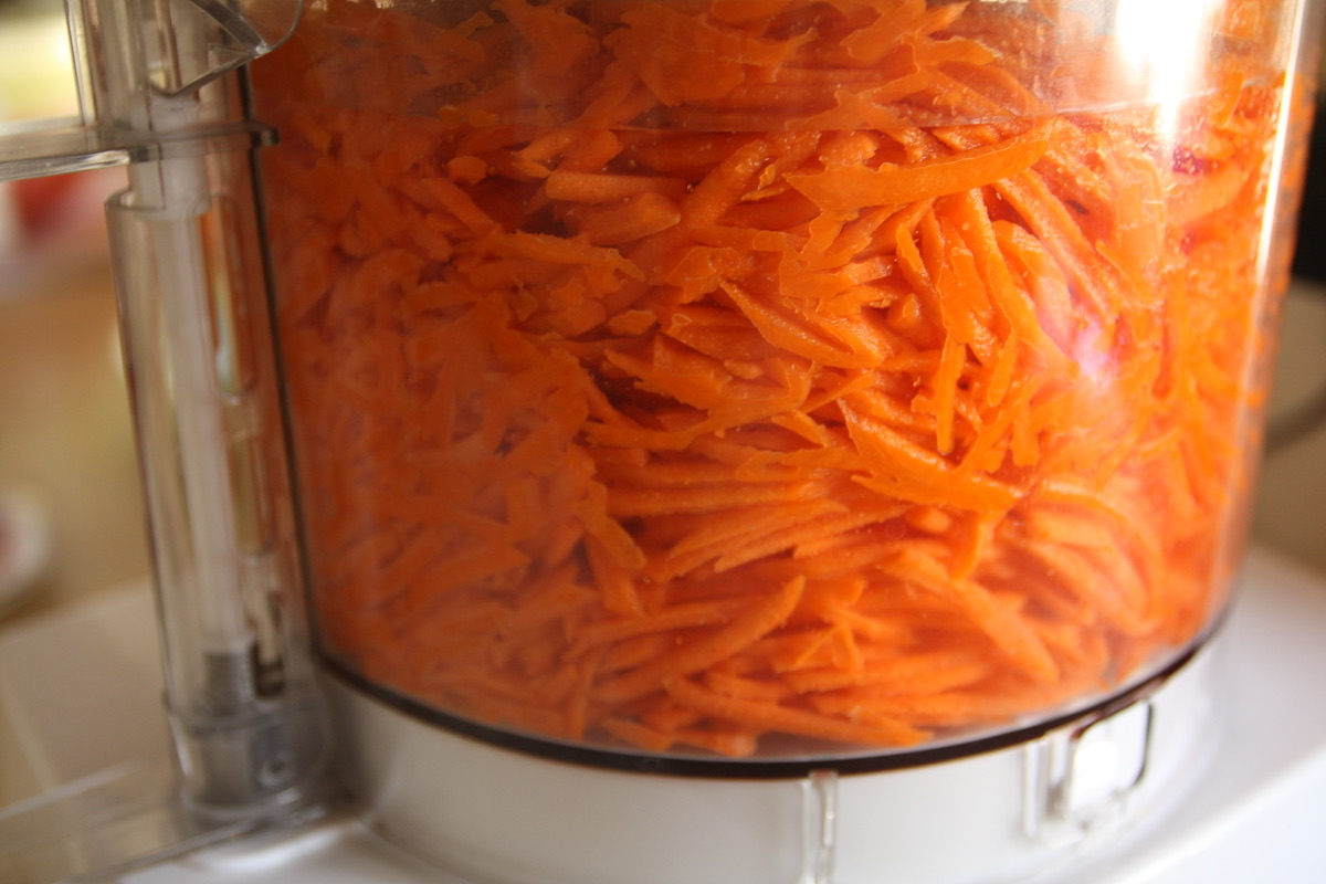 How to Shred and Grate Carrots in a Food Processor