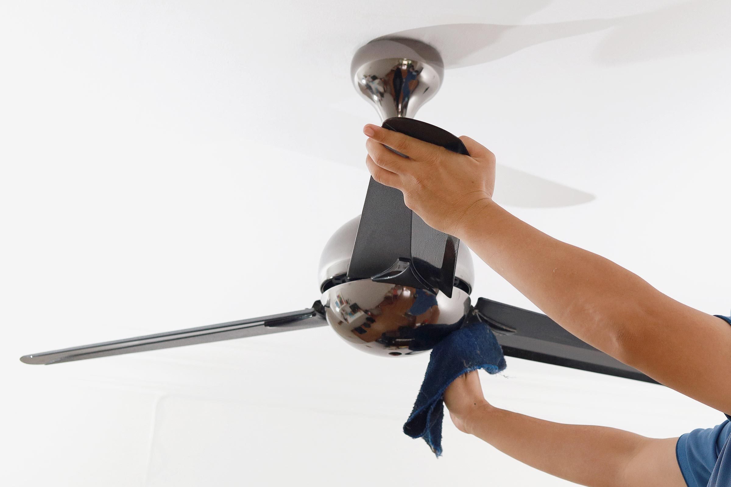 How To Clean Dust Off Ceiling Fan