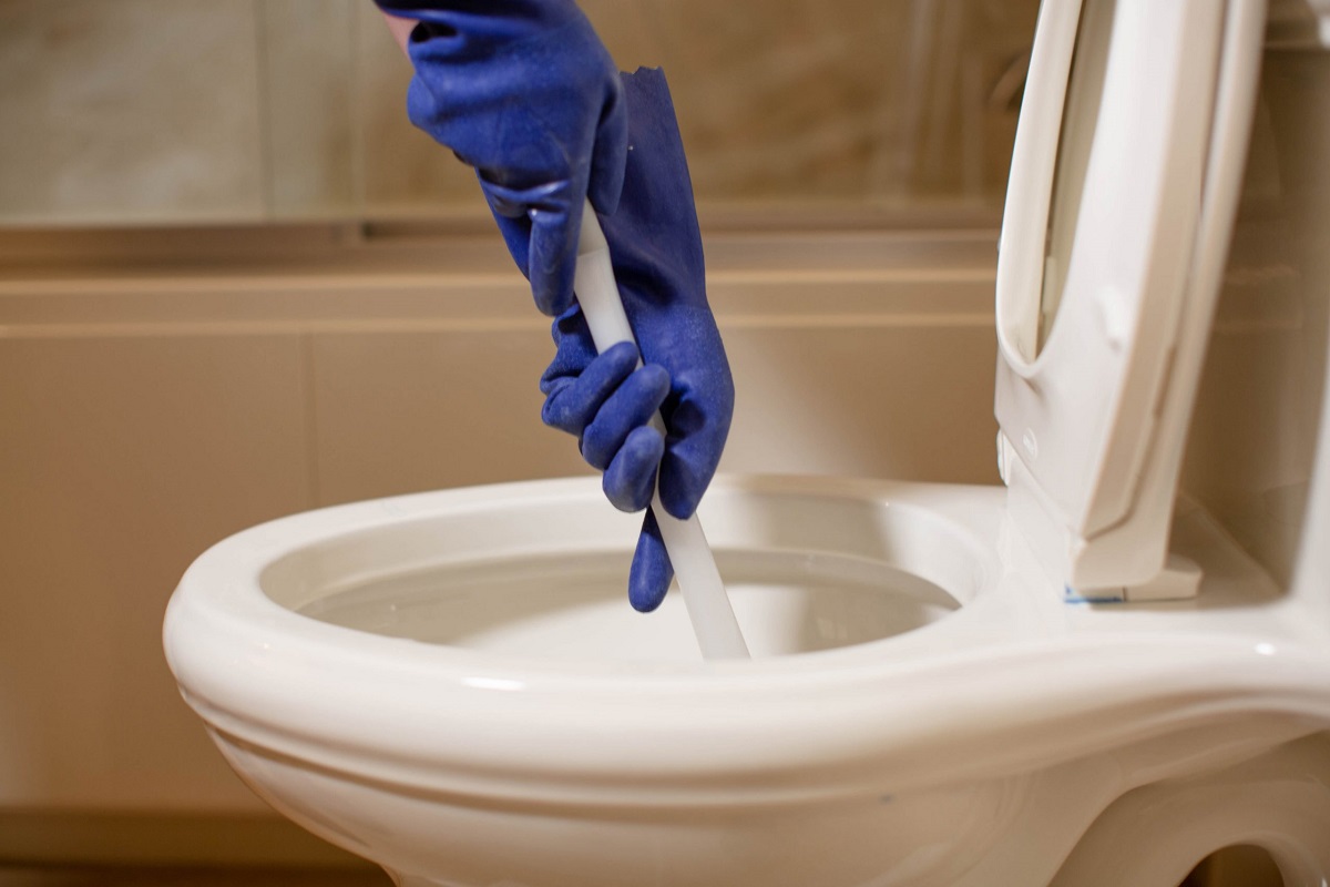 How To Clear Clogged Toilet