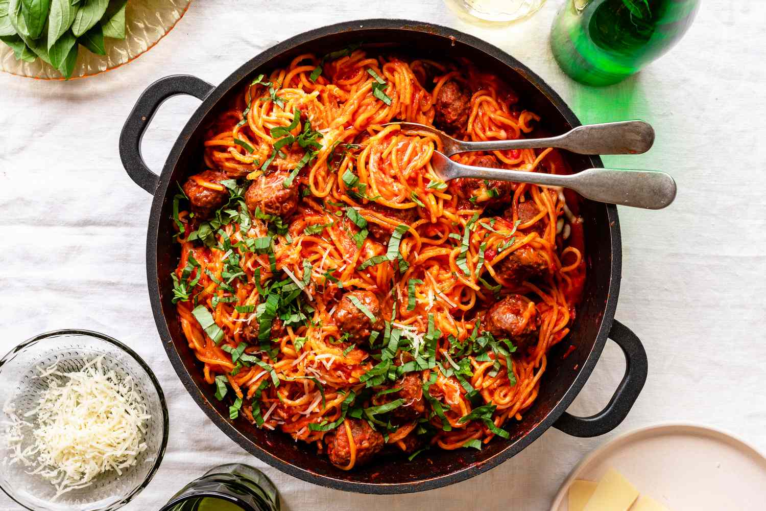https://storables.com/wp-content/uploads/2023/07/how-to-cook-pasta-in-electric-skillet-1690273422.jpg