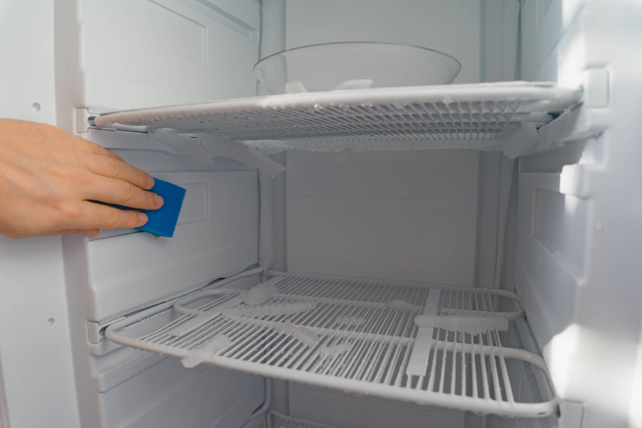 How To Defrost Fridge Freezer Without Turning It Off