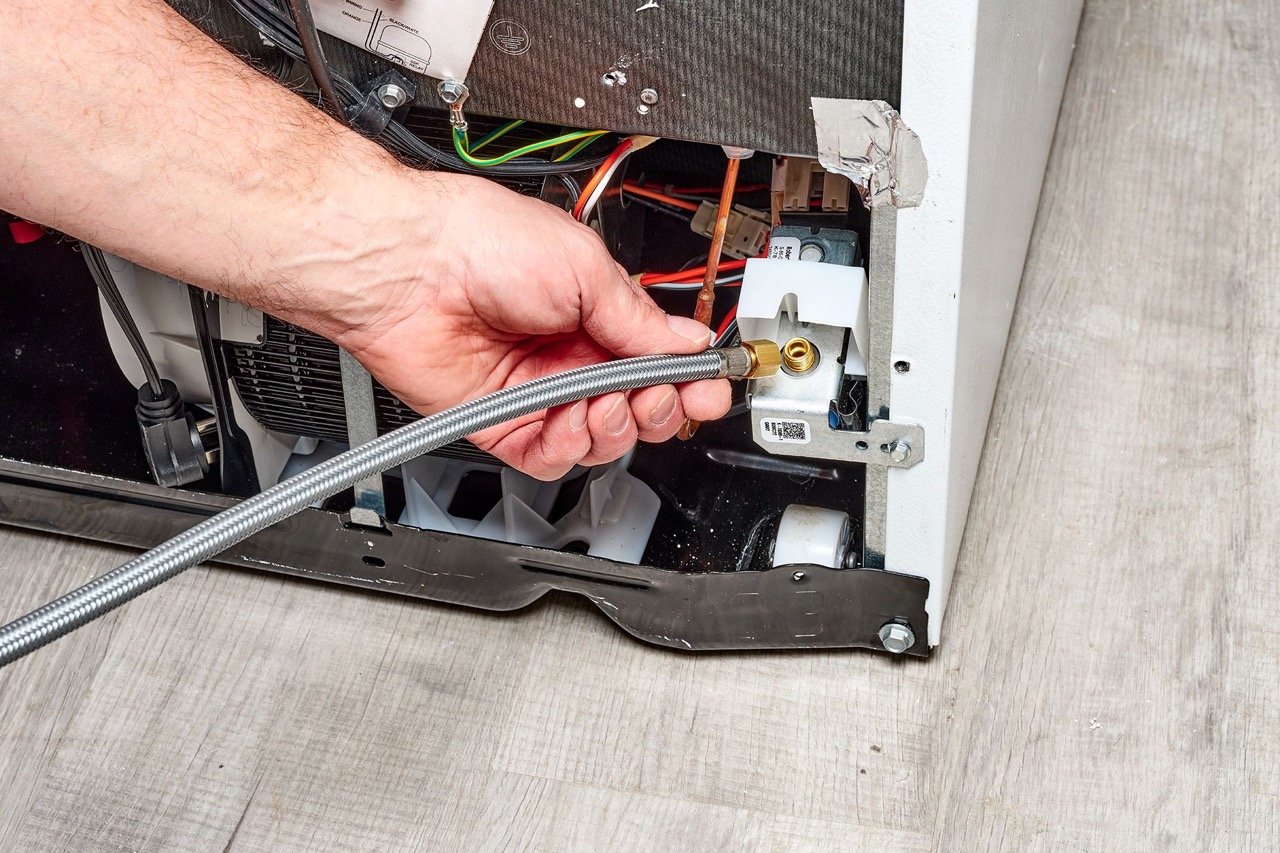 plumbing - How to properly disconnect water feeder tube behind a Kenmore  refrigerator? - Home Improvement Stack Exchange