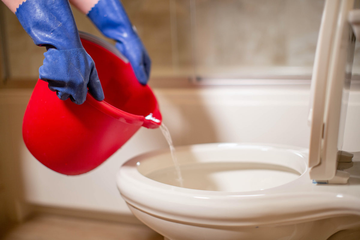 How To Manually Flush A Toilet