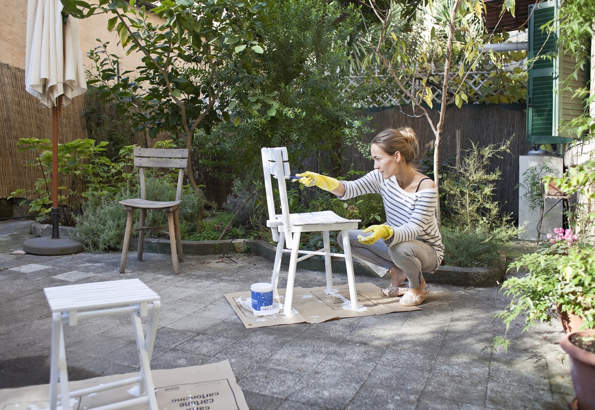 How To Paint Wooden Outdoor Furniture