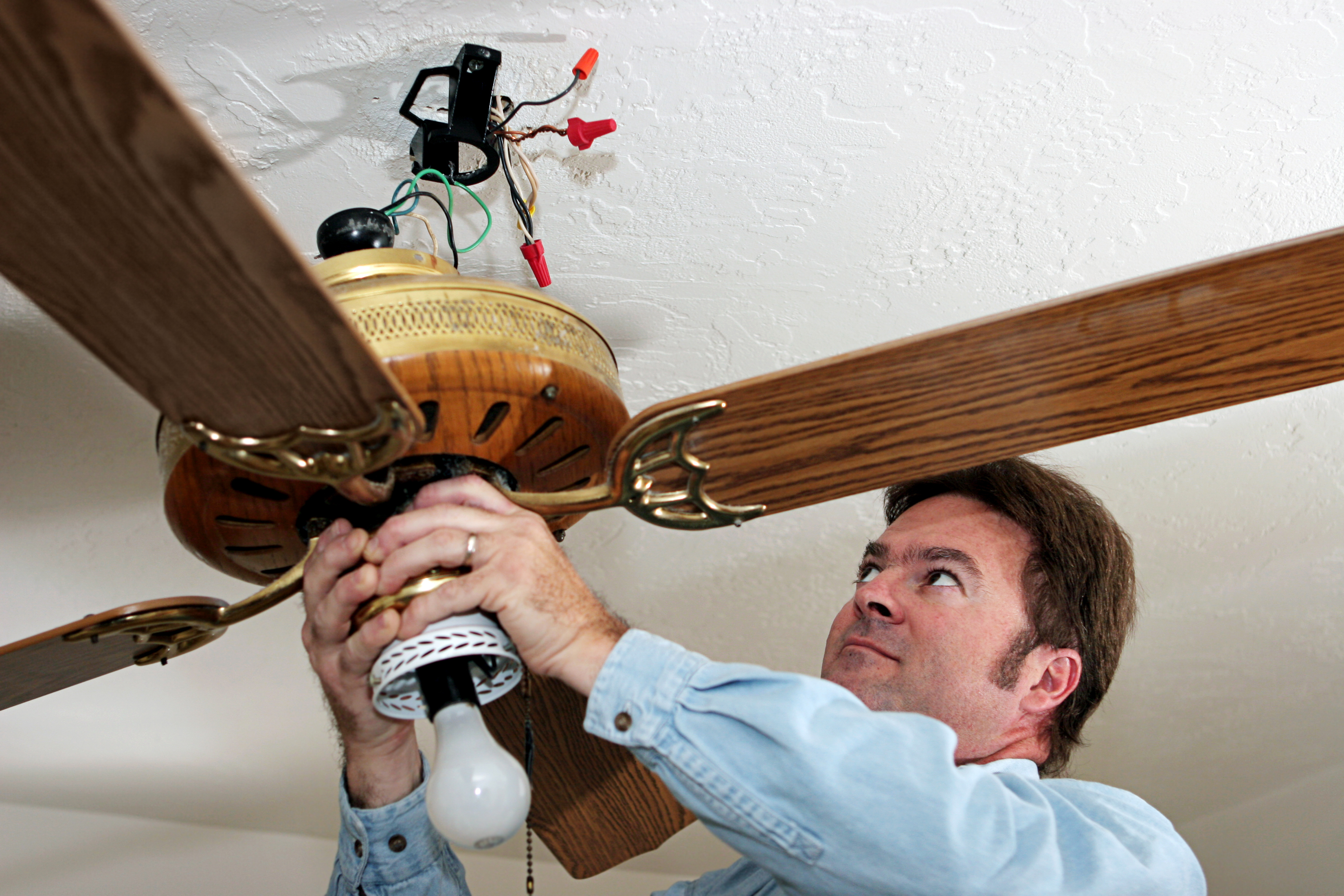 How To Reverse A Ceiling Fan
