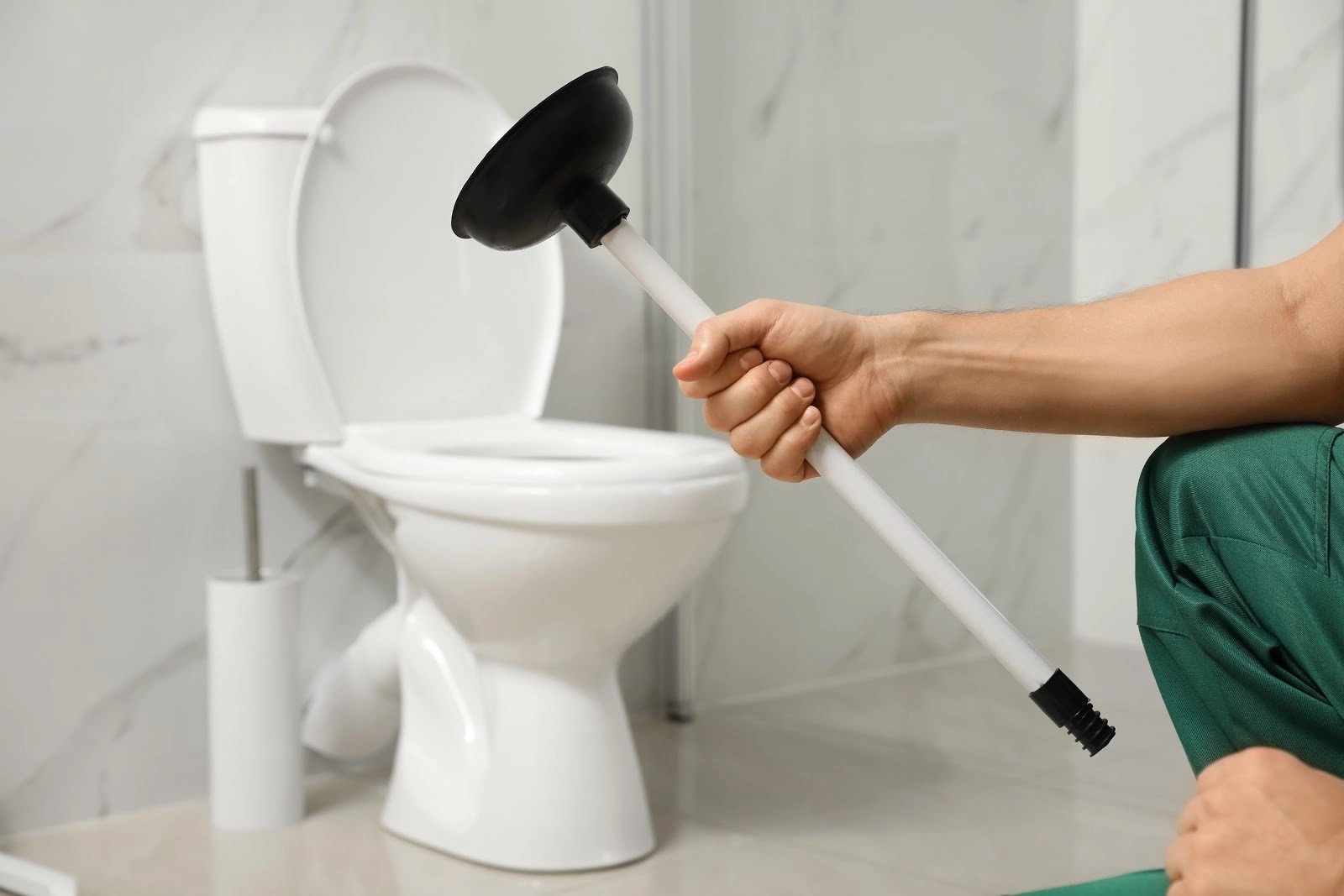 How To Unclog A Toilet With Plunger