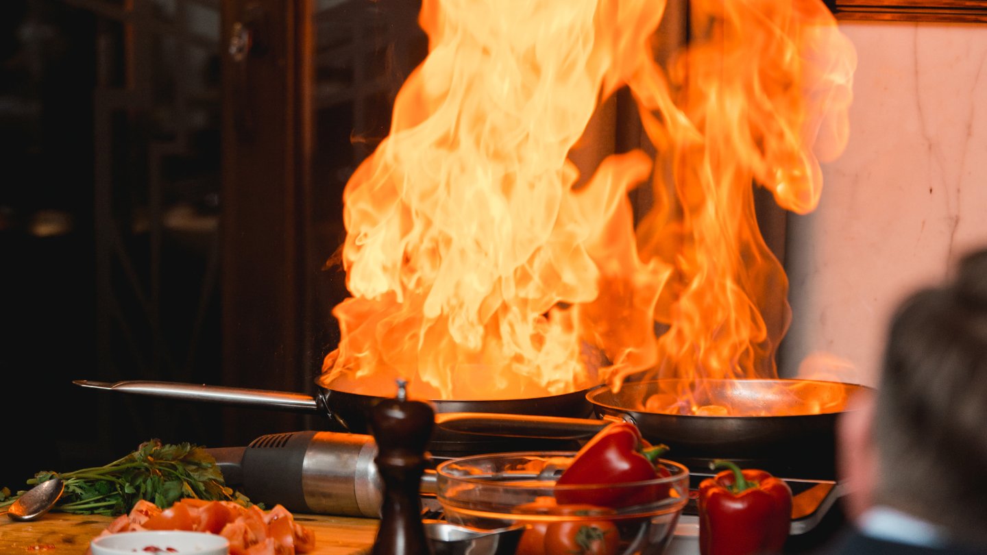 What Should You Do If You See Flames In An Electric Skillet Or Pan On The Cooktop