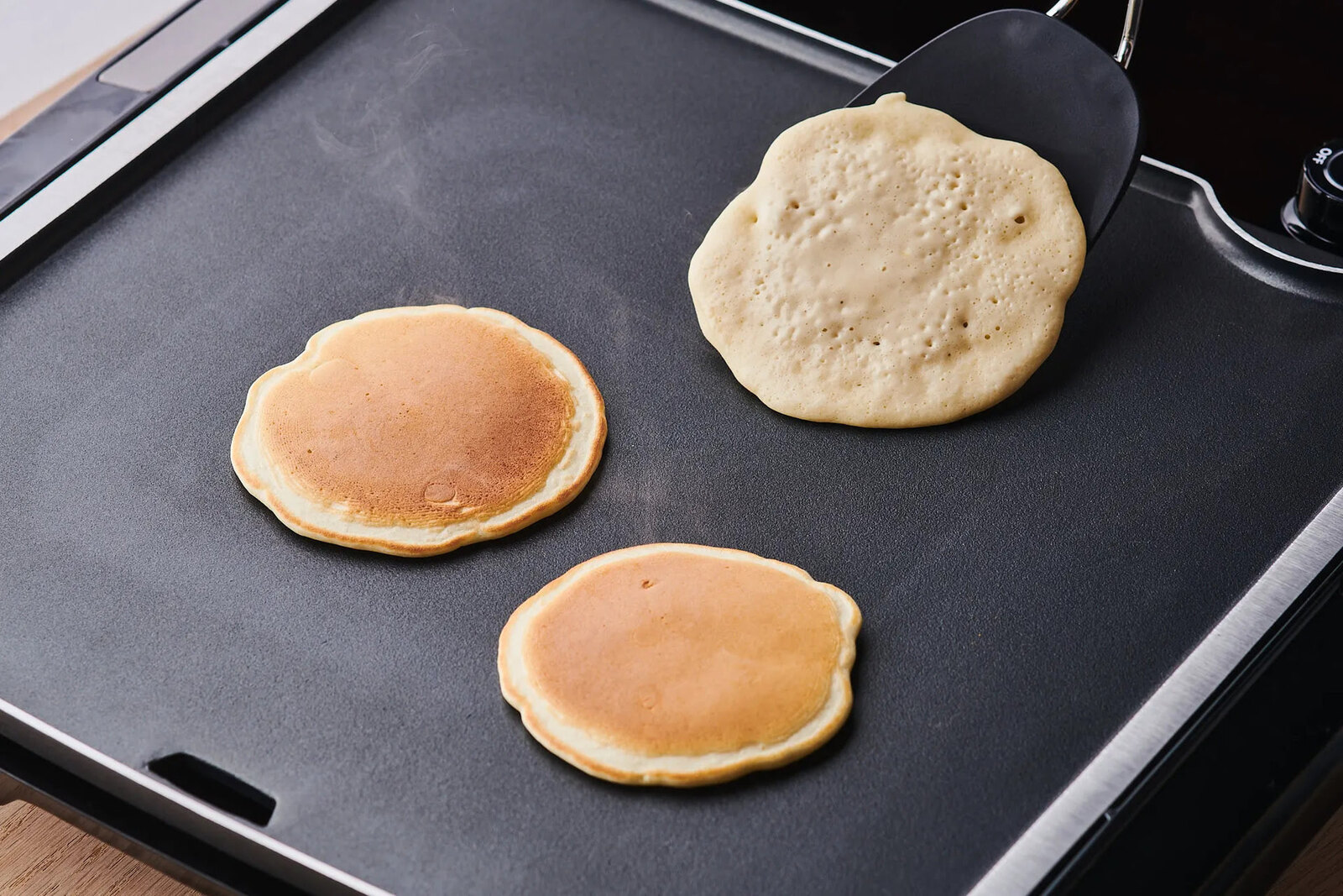 https://storables.com/wp-content/uploads/2023/07/what-temperature-do-cook-pancakes-in-an-electric-skillet-1690123476.jpg