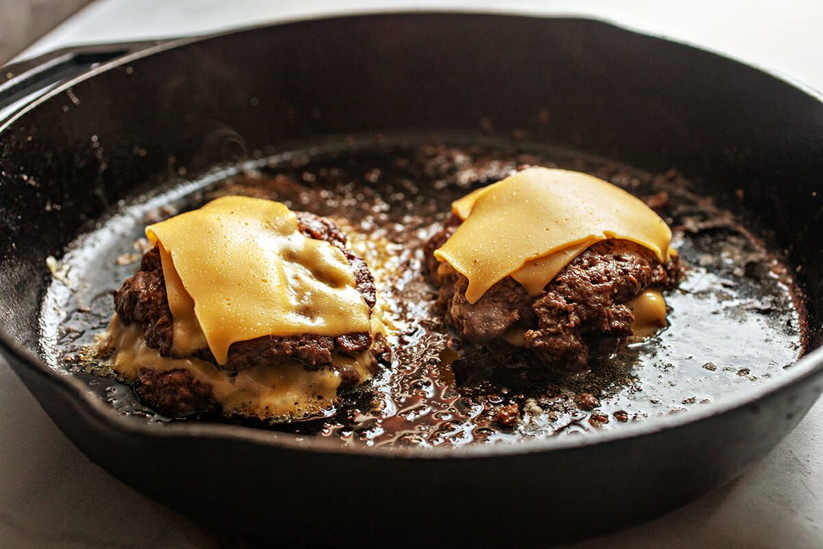 How to Cook Hamburger on an Electric Griddle