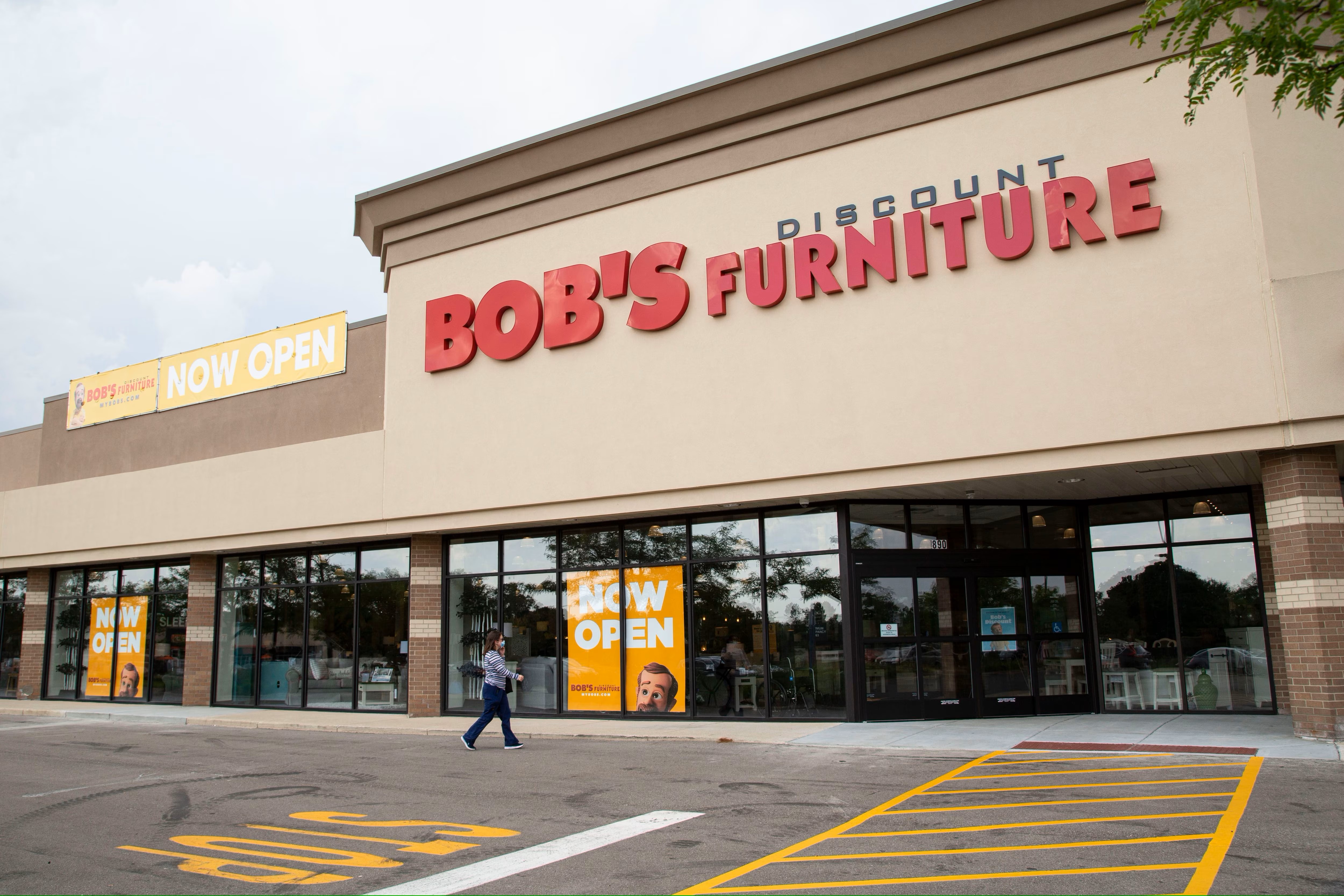 What Time Does Bob Furniture Close