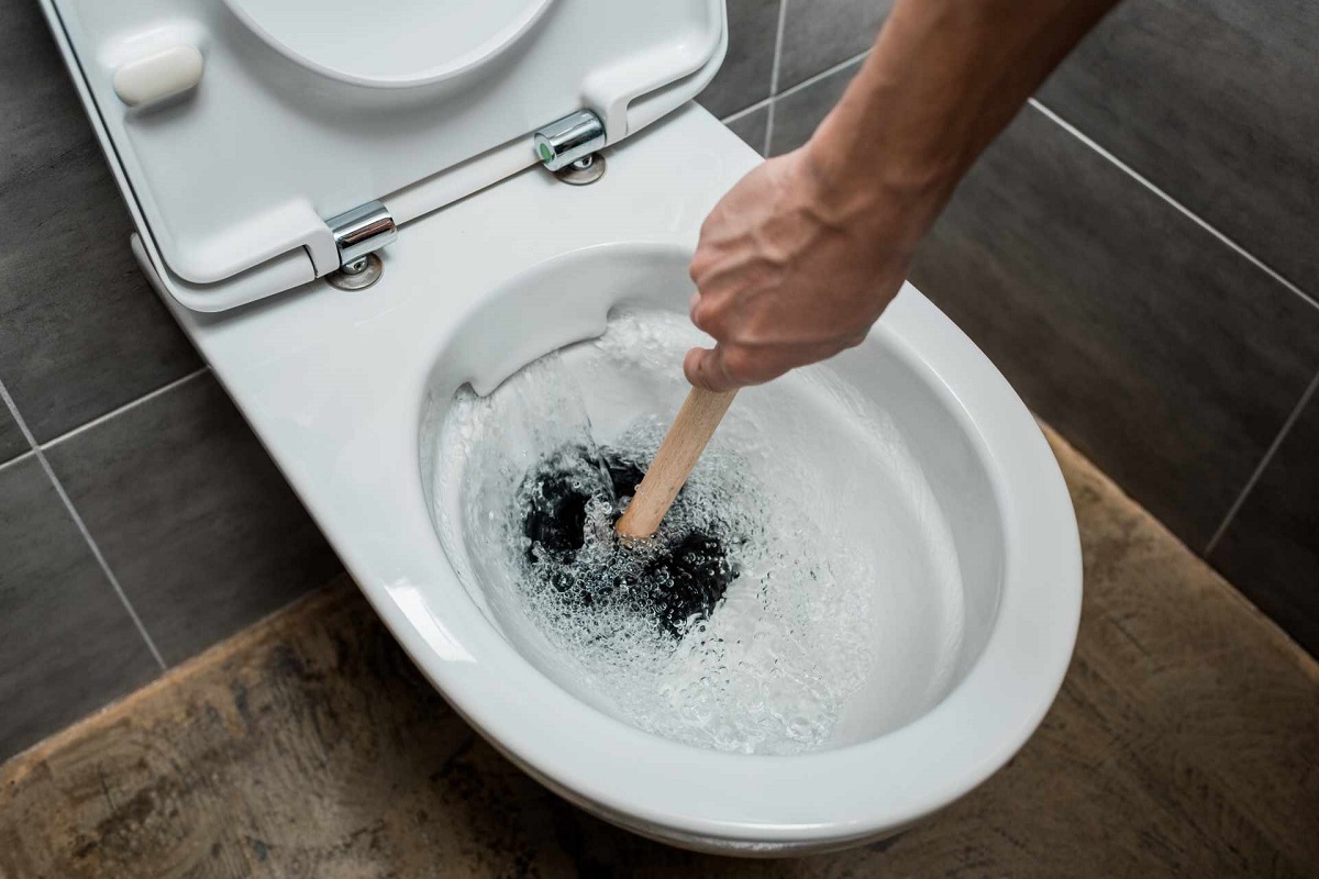 What To Do If The Toilet Is Clogged