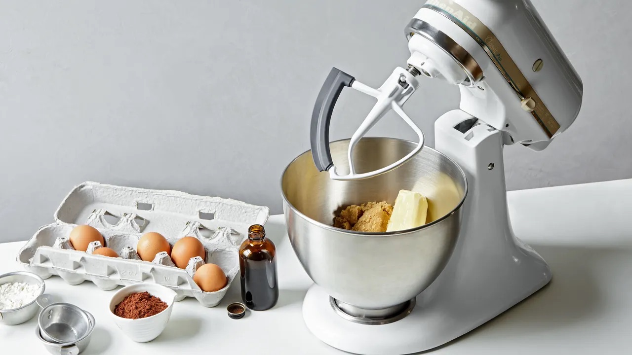 https://storables.com/wp-content/uploads/2023/07/which-stand-mixer-attachment-for-cookies-1689602411.jpeg