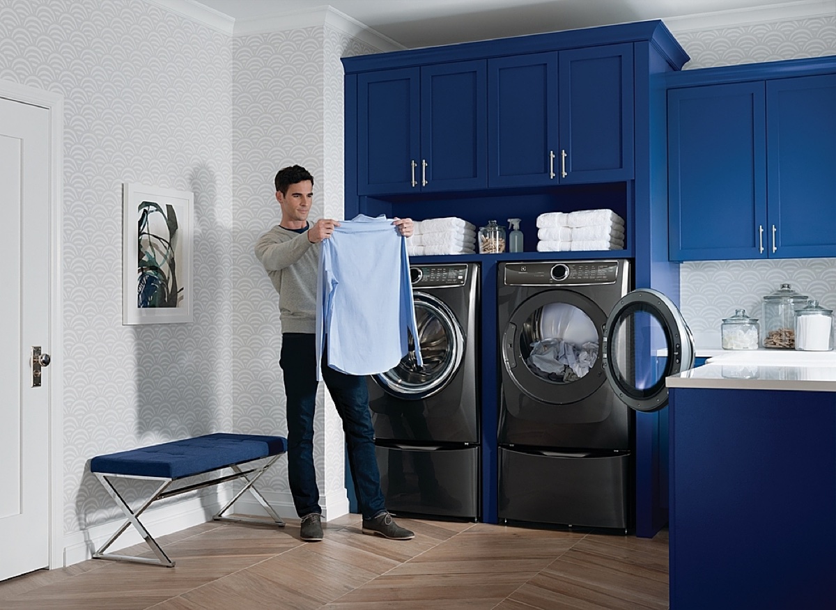 Who Makes Electrolux Washer And Dryer
