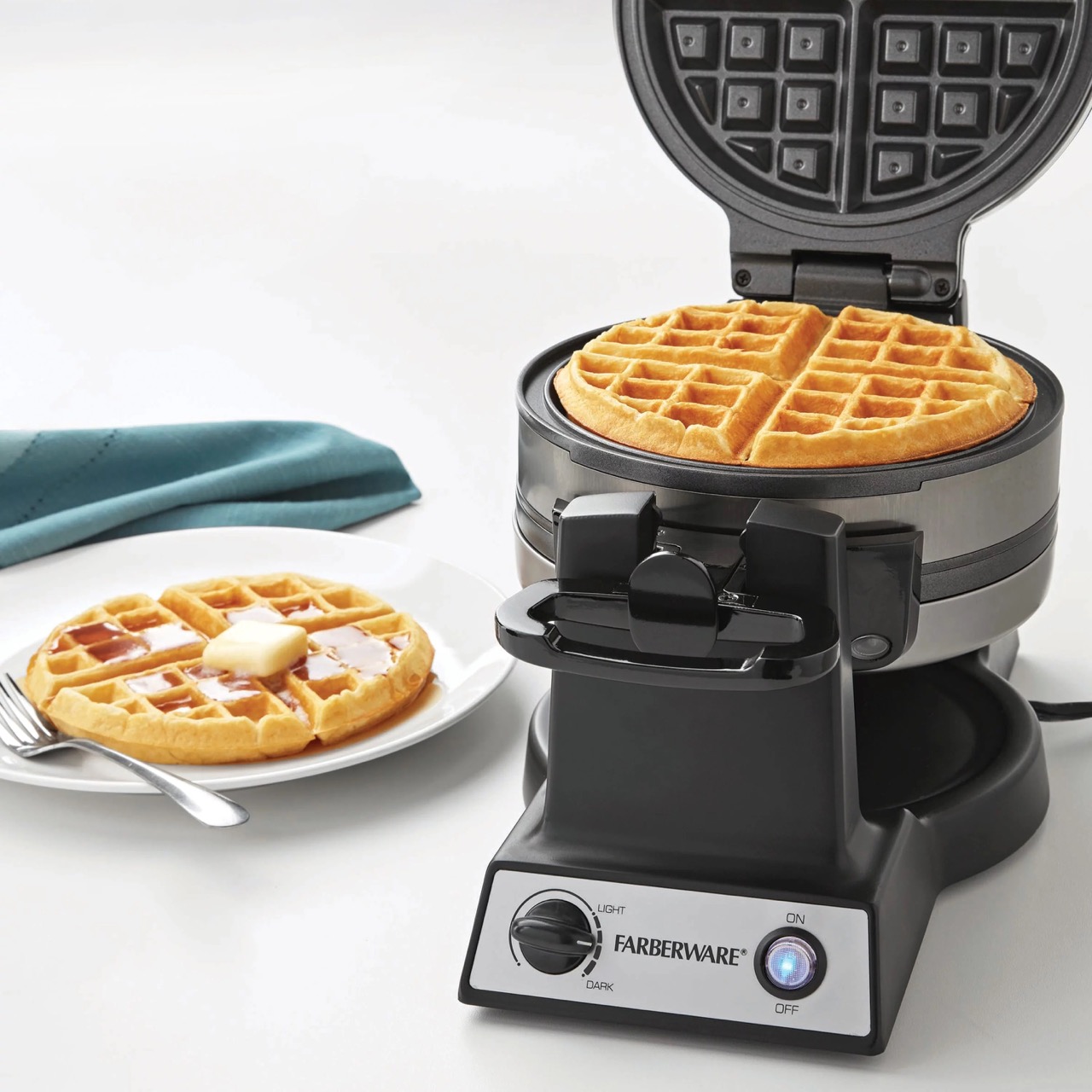 https://storables.com/wp-content/uploads/2023/08/10-unbelievable-farberware-waffle-iron-for-2023-1693184251.jpeg