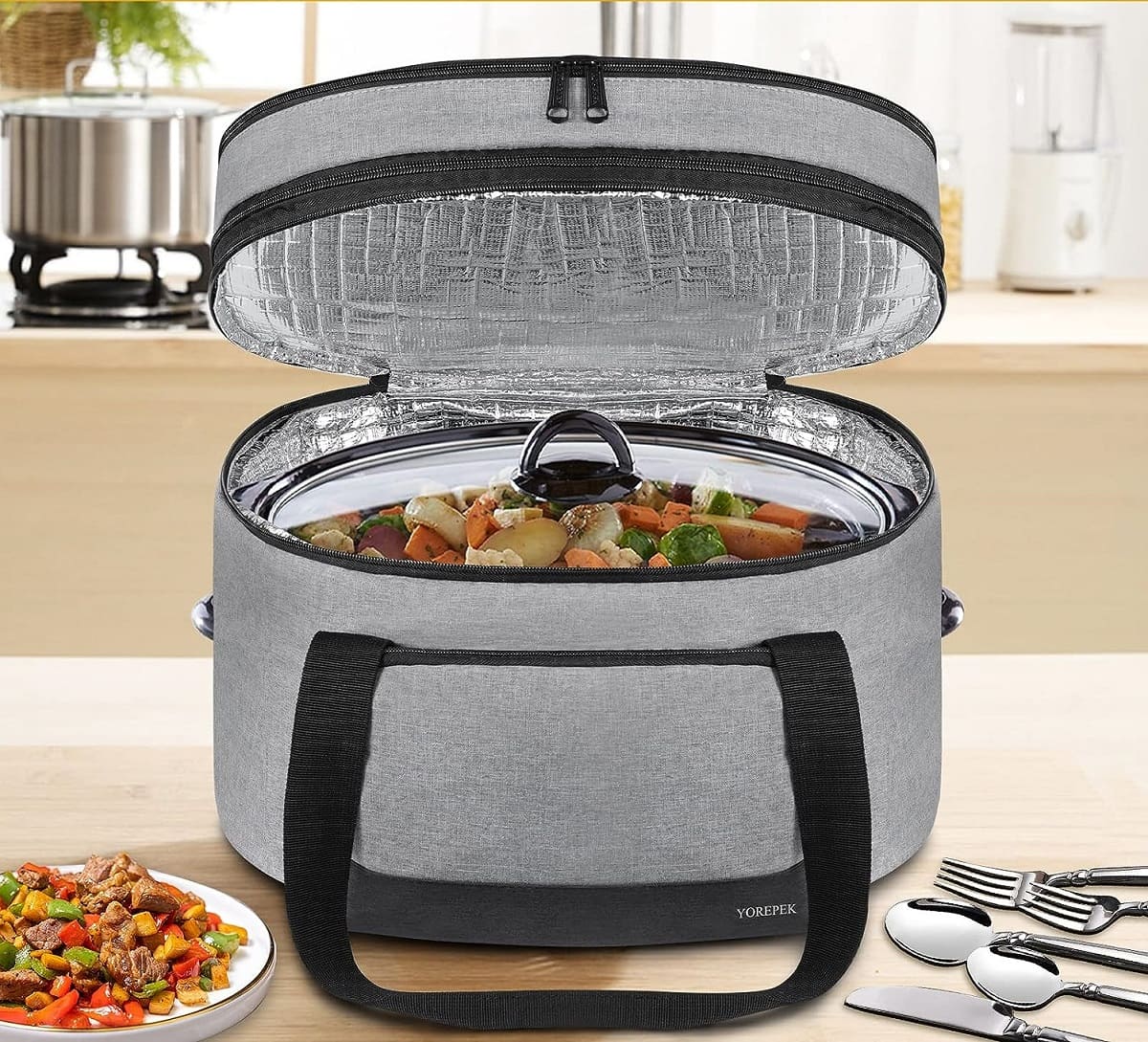 https://storables.com/wp-content/uploads/2023/08/11-incredible-insulated-slow-cooker-carrier-bag-for-2023-1693371499.jpg