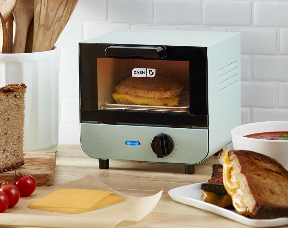 Mitsubishi Unveils a Single-Slice Toaster for $270 – Robb Report