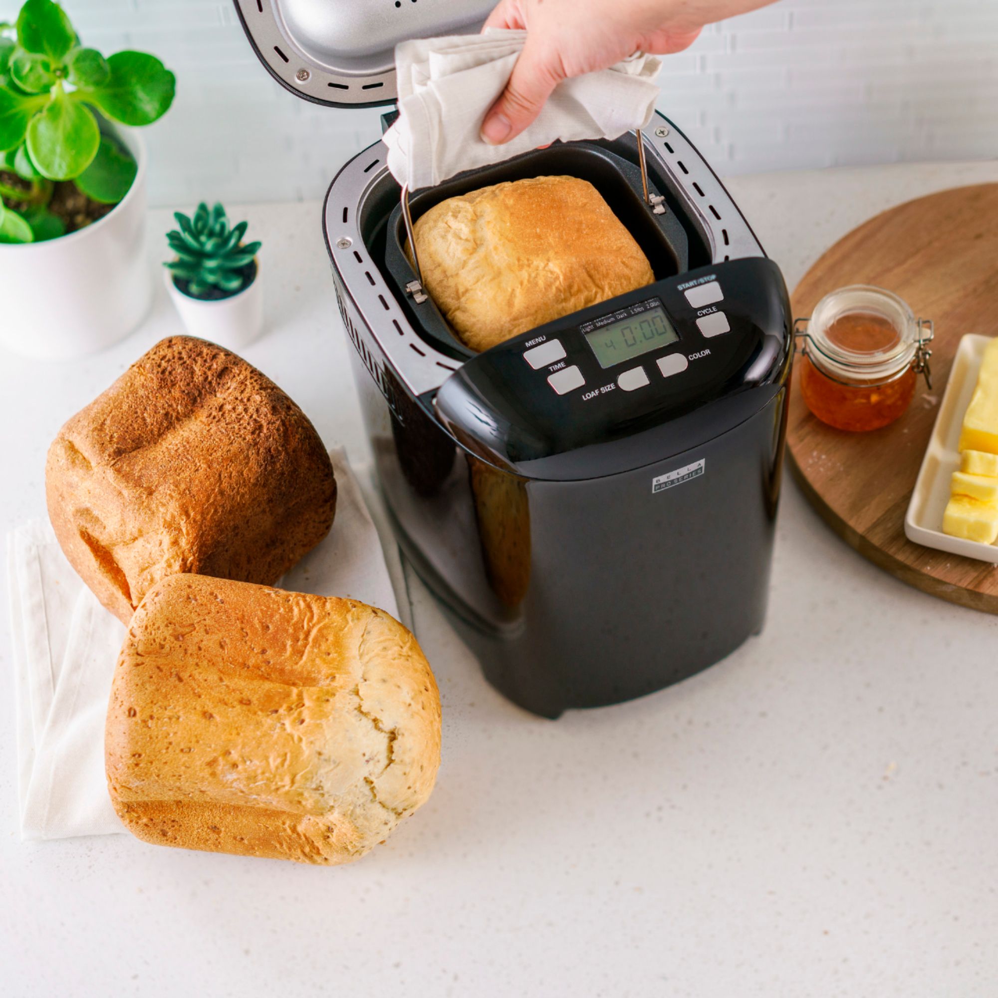Frigidaire 1 lb., 1.5 lb. and 2 lb. Electric Stainless Steel Bread Making  Machine EBRM100 - The Home Depot