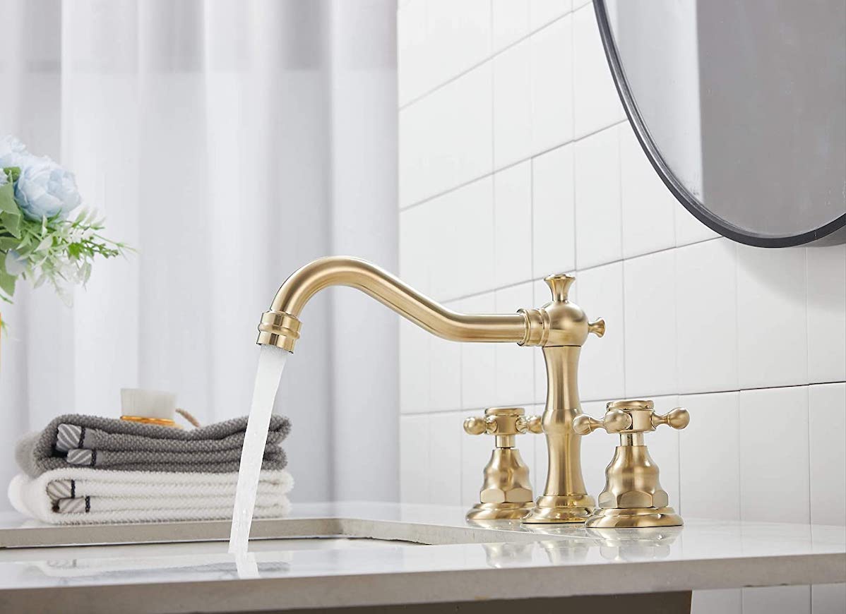 TRUSTMI 2 Handle 8 Inch Brass Bathroom Sink Faucet 3 Hole Widespread with  Valve and cUPC Water Supply Hoses, with Overflow Pop Up Drain Assembly,  Brushed Gold 