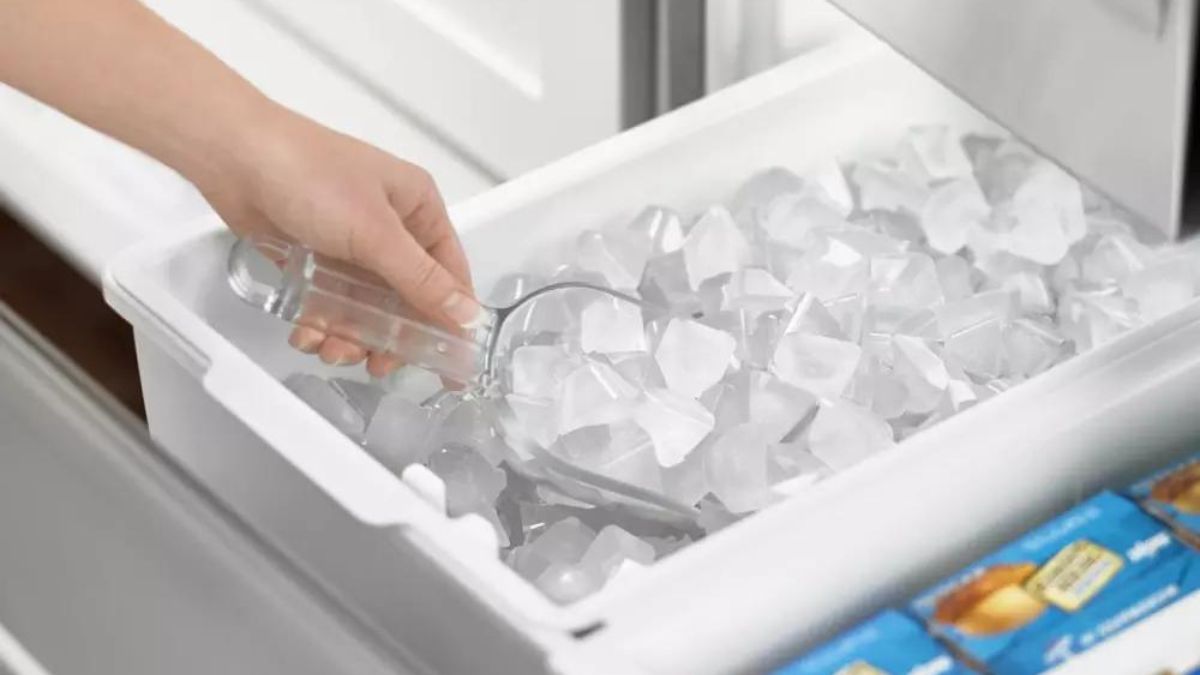 ICEXXP Ice Cube Trays for the Freezer with Lids, Silicone freezer