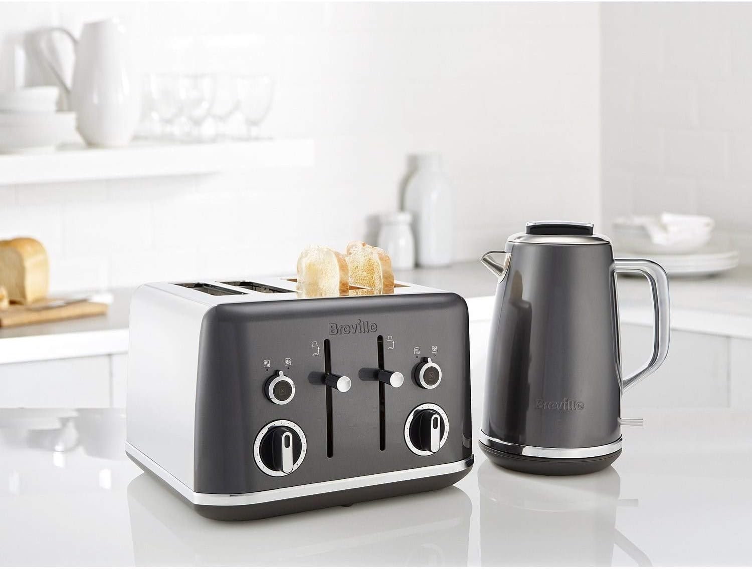 https://storables.com/wp-content/uploads/2023/08/14-superior-breville-toaster-4-slice-for-2023-1691058639.jpg