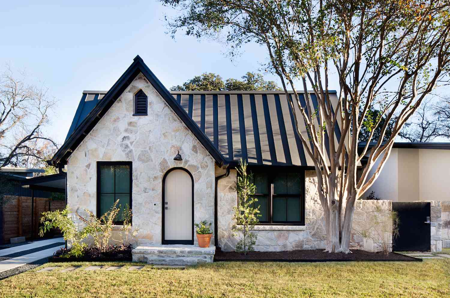 15 Cottage-Style Homes With Cozy Charm