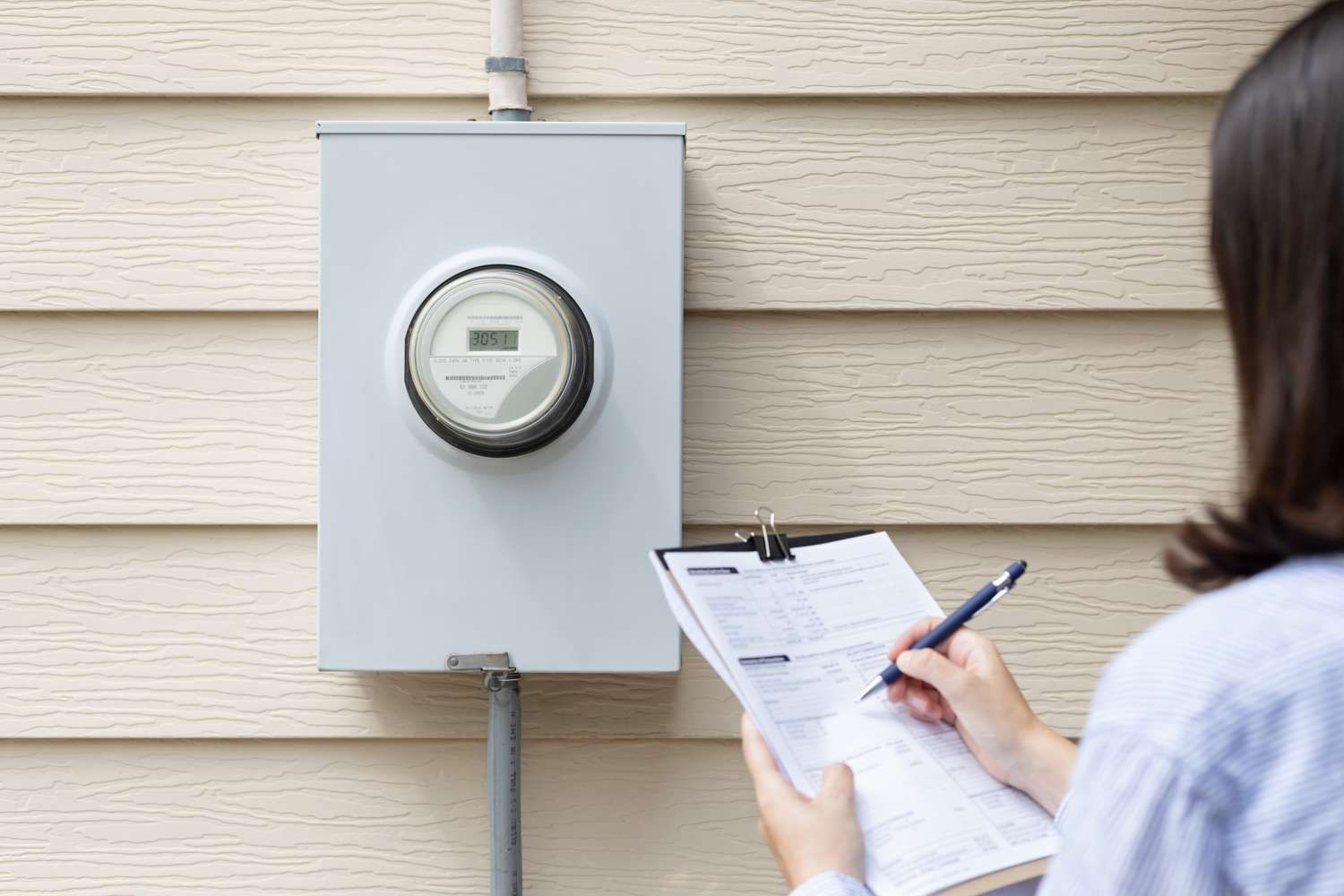 15 Simple Energy-Saving Strategies To Lower Your Electric Bill
